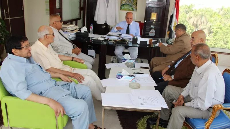 المعلمين: نتابع صيانة وترميم نادي الشاطئ والعمارات المصيفيه بالإسكندرية.. 