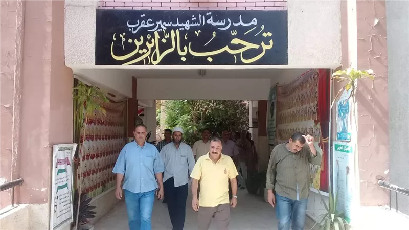 رئيس مدينة مشأه القناطر فى جولة على المدارس فى اول يوم للدراسة .. صور