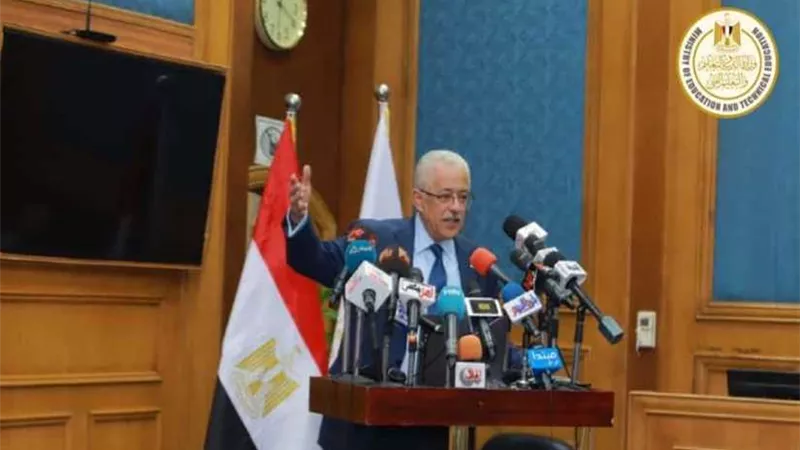 التعليم: العام الحالي يشهد نهاية الكتب المدرسية بالثانوية العامة