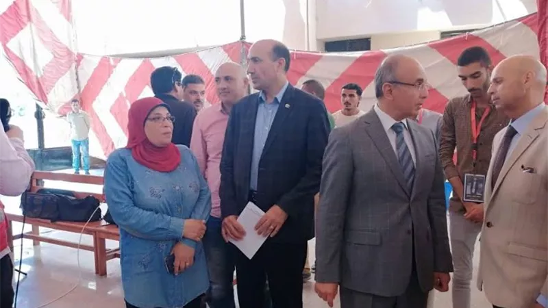 رئيس جامعة الزقازيق يتابع تفعيل مبادرة 100 مليون صحة للطلاب المستجدين