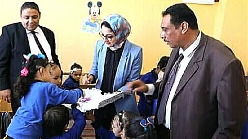 نائب محافظ الوادى الجديد تتابع انتظام أول أيام الدراسة..صور