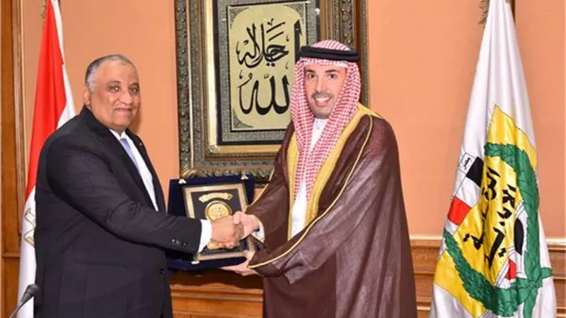 رئيس الرقابة الإدارية يستقبل سفير البحرين بالقاهرة