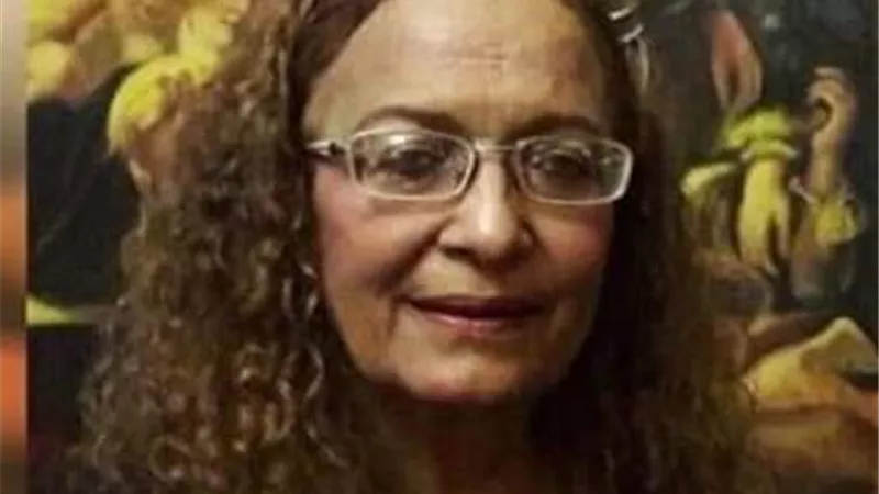 توقيع ديوان للشاعر أشرف البنا في صالون غادة صلاح الدين الثقافى