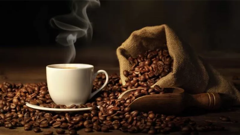 تقلل خطر الموت المفاجئ .. 12 فائدة صحية لشرب القهوة