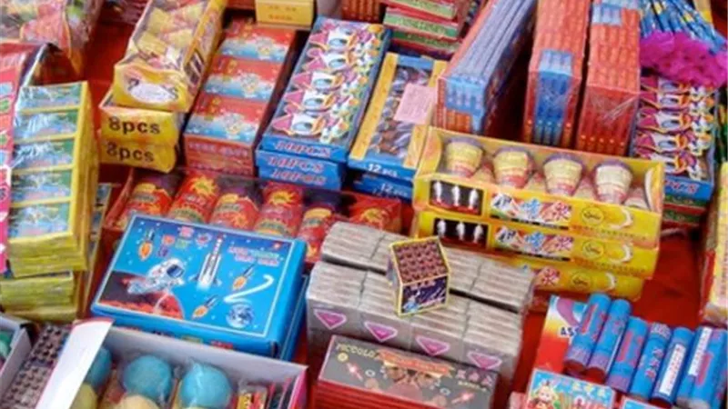 مباحث القاهرة تضبط ألف صاروخ ناري في منشأة ناصر