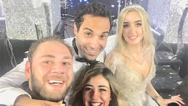 سيلفى محمد على رزق وزوجته مع هنا واحمد فهمى يشعل انستجرام