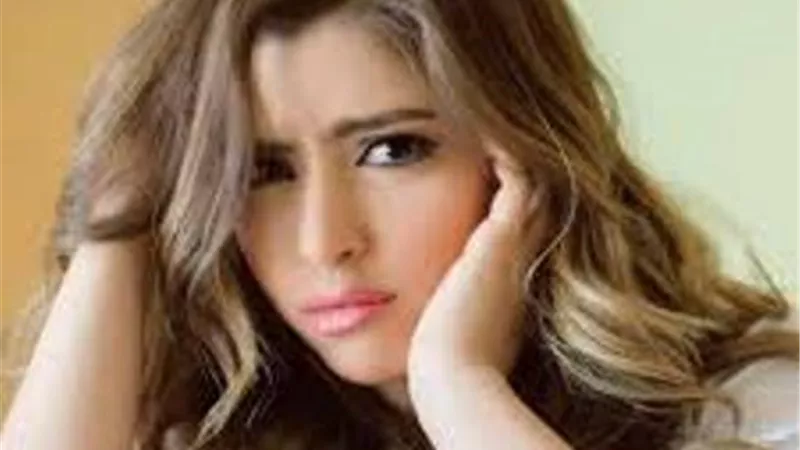إطلالة كلاسيكيه للفنانة ميرنا جميل .. صورة
