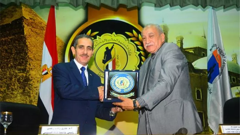 رئيس جامعة القناة : الدولة تشجع الانشطة الطلابية بالتوازي مع الدراسة لبناء شخصية الشباب المصري