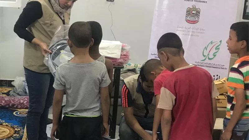 مؤسسة محمد بن راشد تواصل حملة توزيع الزي المدرسي