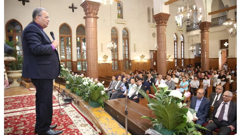 القس أندريه زكي: الكنيسة نور وملح في هذا العالم