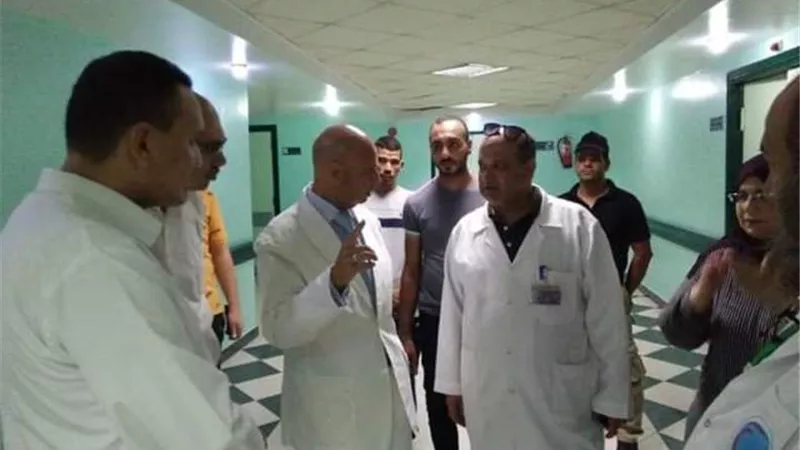 مدير صحة الشرقية يشيد بمستشفي بلبيس ويجازي فني المعمل