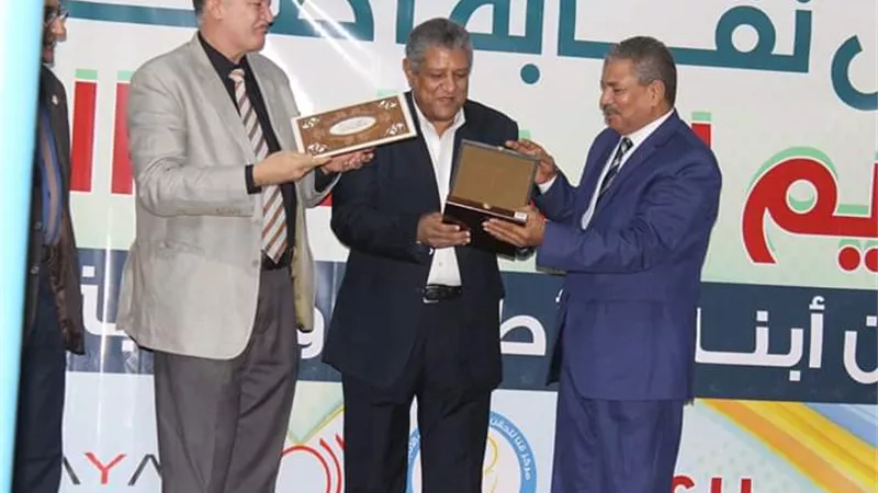 نقابة الأطباء تكرم نائب رئيس جامعة جنوب الوادى للدراسات العليا والبحوث