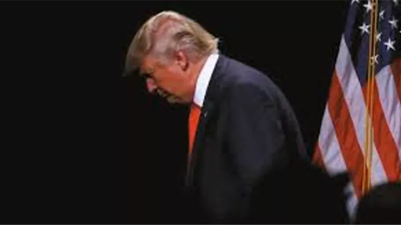 ترامب يعلق بسبب غريب على لونه البرتقالى