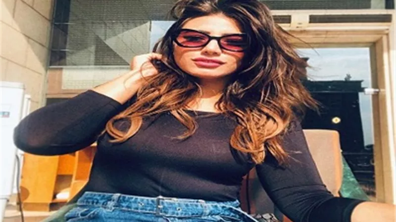 إطلالة رقيقة للفنانة هايدى موسى