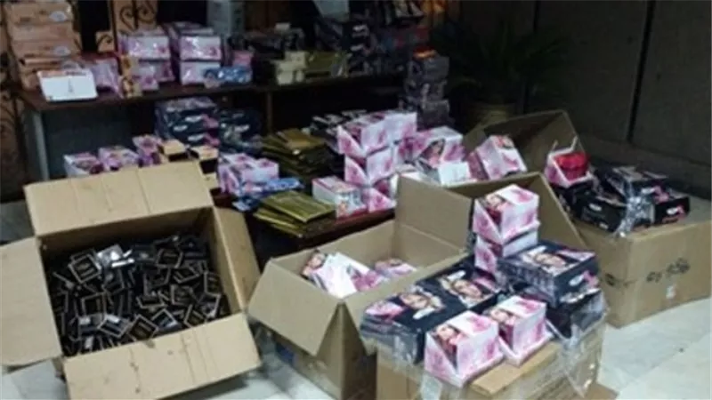ضبط مخزن وبداخلة مستحضرات تجميل مجهولة المصدر فى البساتين