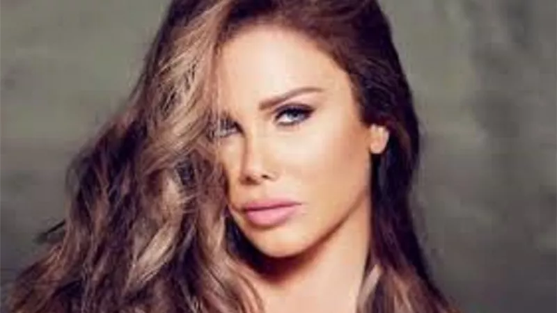نيكول سابا تشعل السوشيال ميديا بجامب سوت شورت