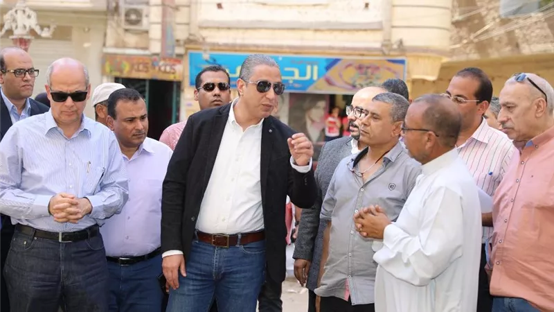 محافظ سوهاج يتفقد الأعمال الجارية بشارع الجمهورية والكورنيش الغربي