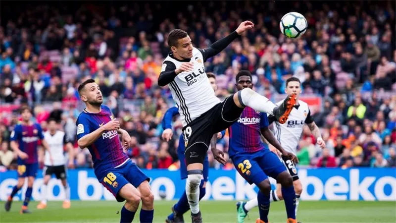مباراة برشلونة وفالنسيا في الدوري الإسباني.. الموعد والقنوات الناقلة