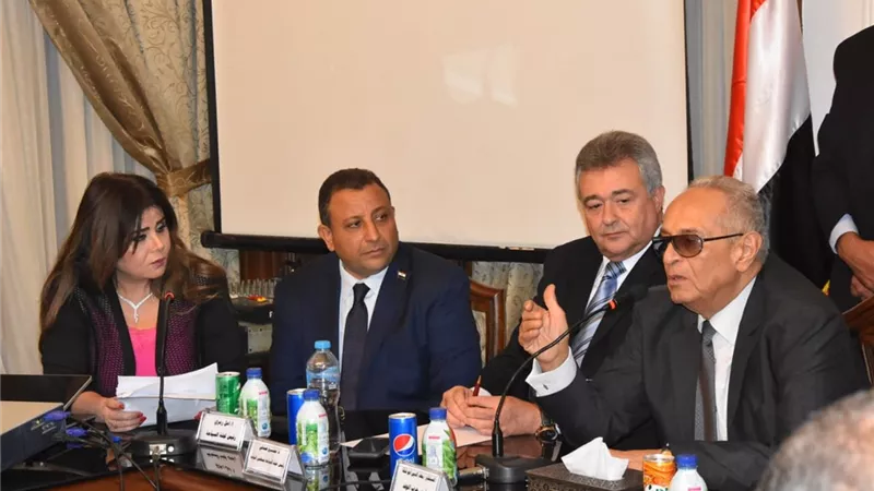 الوفد يتبنى مشروع تحويل 