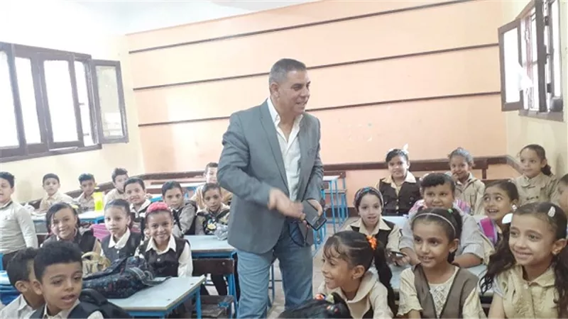 انتظام تلاميذ الابتدائى فى الدراسة بادارة شرق شبرا الخيمة.. صور