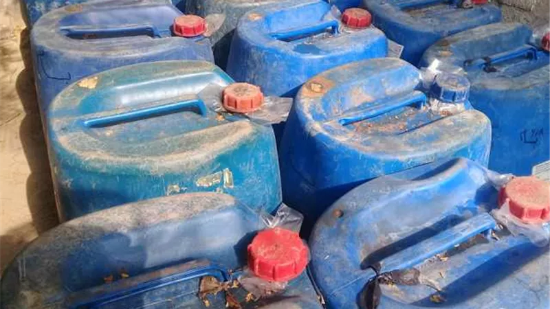 ضبط منظفات صناعية محظورة التداول في الإسماعيلية ..صور