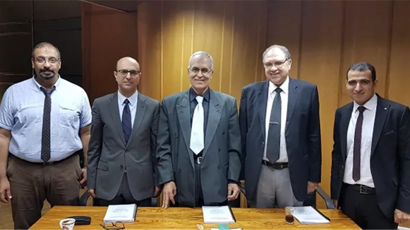 نائب رئيس جامعة أسيوط يشارك في مناقشة دراستيّ ماجستير في مجال جراحات القلب