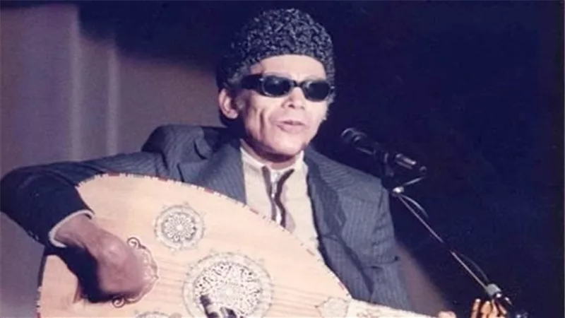 كيف تحول الشيخ إمام من مقرئ إلى مغني وعازف للعود .. فيديو