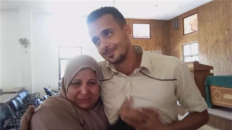 دموع الأمهات تغزو صناديق الاقتراع معلنة فرحة ٣٠ شاب وفتاة بالوادى الجديد . صور وفيديو