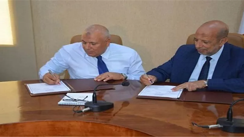 الزملوط يوقع بروتوكول تعاون مع الجمعية الشرعية لإستصلاح ١٠٠٠ فدان بالوادى الجديد