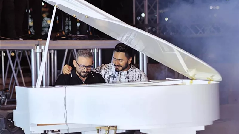 الموزع أحمد عادل يحتفل بمرور 15 سنة على أول ألبوم لـ تامر حسني