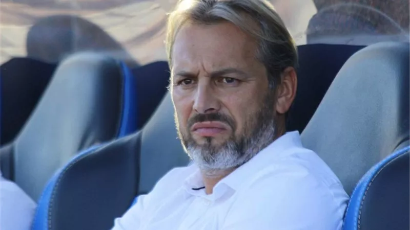 مباراة بلوزداد تطيح بديسابر من تدريب بيراميدز