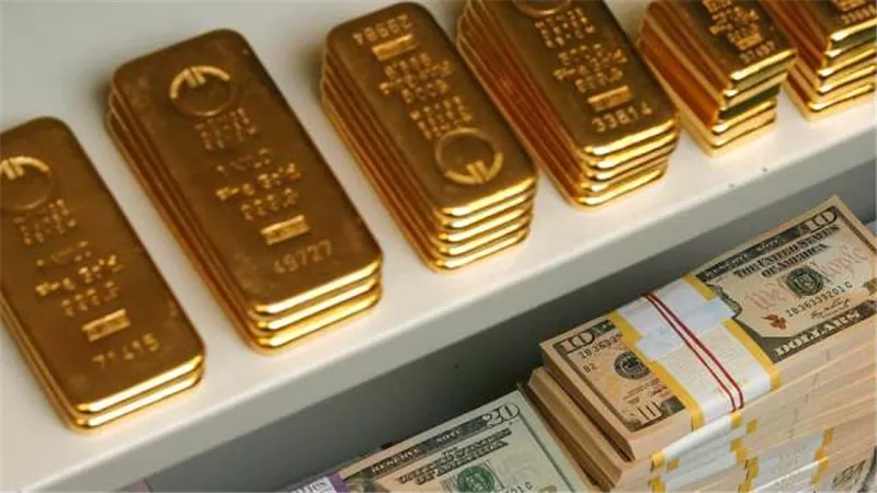 انخفاض الدولار وارتفاع الذهب بسبب 