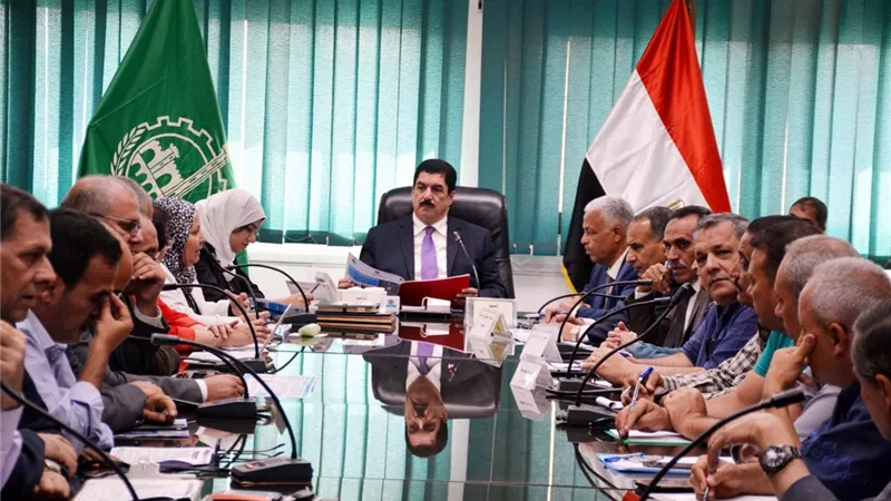 محافظ القليوبية يناقش تحديث المخطط الاستراتيجى لمركز بنها