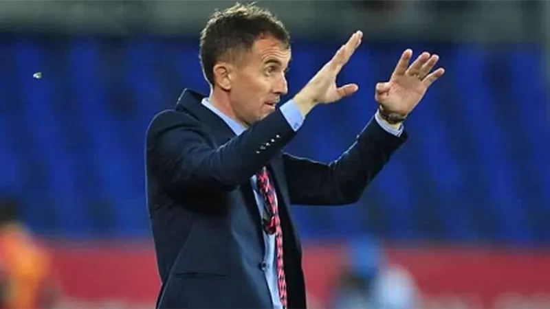 ميتشو يعرض علي لاعبي الزمالك فيديوهات 4 نجوم بالاهلي