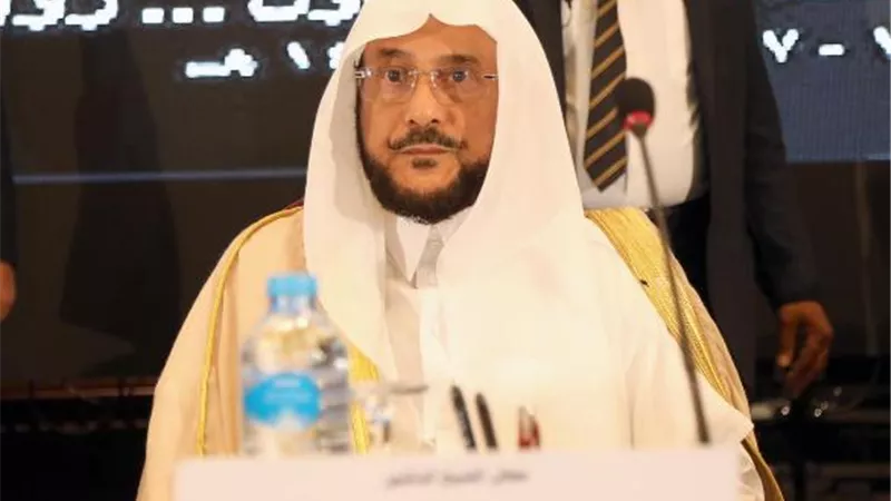 وزير الشؤون الإسلامية السعودي : الشعب المصري مدان للرئيس السيسي لما قام به من دفع الشر عن وحدة مصر واستقرارها