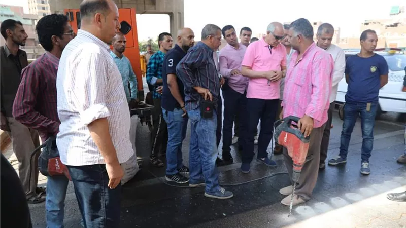 محافظ الجيزة : رادارات حديثة وكاميرات مراقبة ومطبات هوائية بمحور صفط اللبن