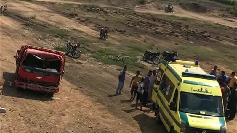 مصرع شخص في حادث إنقلاب سيارة نقل أعلي الطريق الإقليمي بالمنوفية