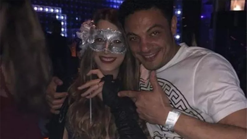 صور الهارب محمد على مع فتيات الليل بملاهي اسبانيا تشعل السوشيال ميديا