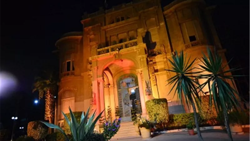 جامعة عين شمس تضيء باللون البرتقالي احتفالاً بيوم سلامة المريض