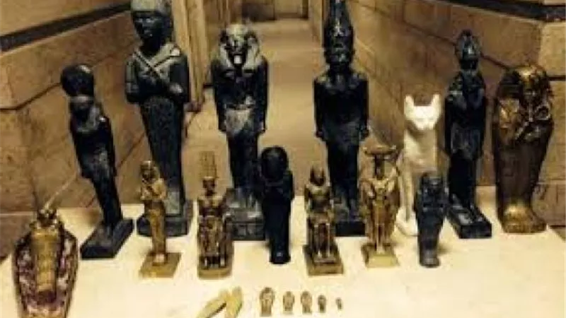 النائب العام يأمر بضبط قنصل إيطالي سابق لاتهامه بتهريب ٢1 الف قطعة أثرية
