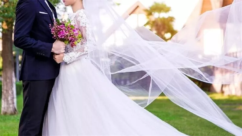 يرفع دعوي امام محكمة الاسرة ضد زوجته لسؤالها انت مين