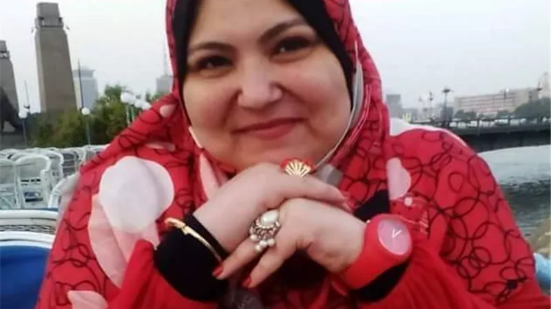 ''بين قلبين''.. ديوان جديد للشاعرة همت مصطفى