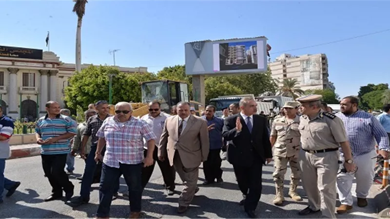 محافظة أسيوط تشن حملة مكبرة لإزالة كافة أنواع الإشغالات بمجمع مواقف الأزهر