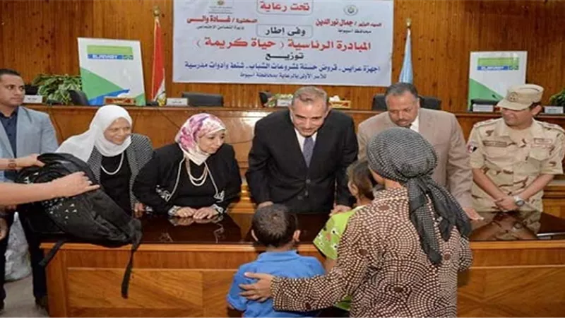 حقائب مدرسية وقروض حسنة لليتيمات فى أسيوط
