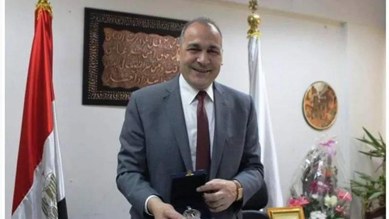 قلادة الكلية الجوية لوكيل وزارة التربية والتعليم بمحافظة القاهرة بالصور