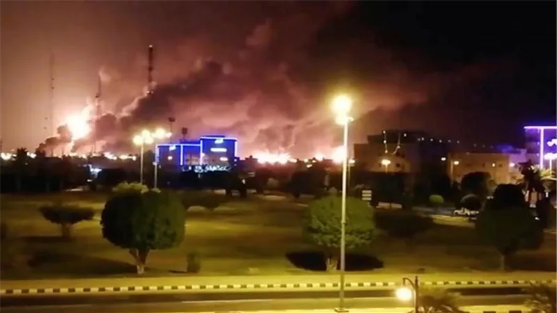 إيران: الحوثيون هاجموا المنشآت النفطية السعودية