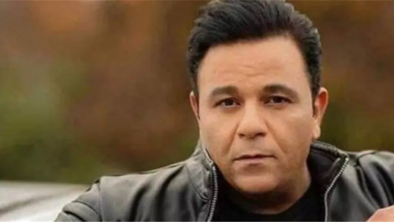 محمد فؤاد: أنا مع جيش مصر ويسقط الخونة (فيديو)