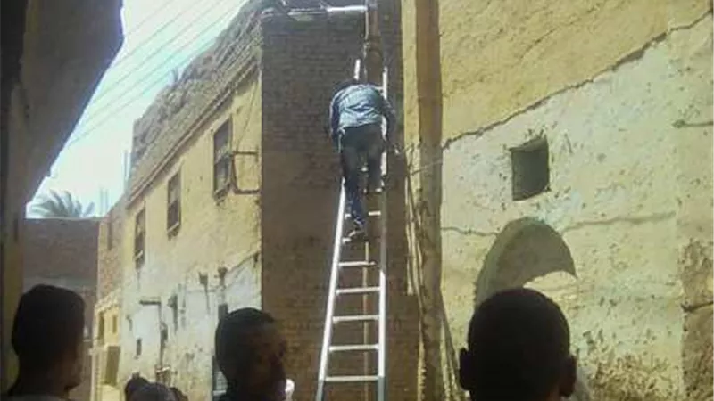 تركيب 51 كشاف ليد بقرية العديسات جنوب الاقصر