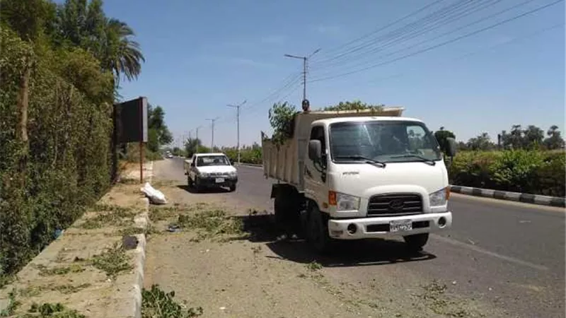 حملة نظافة ورفع للقمامة وتهذيب الأشجار بمركز الطود جنوب الأقصر