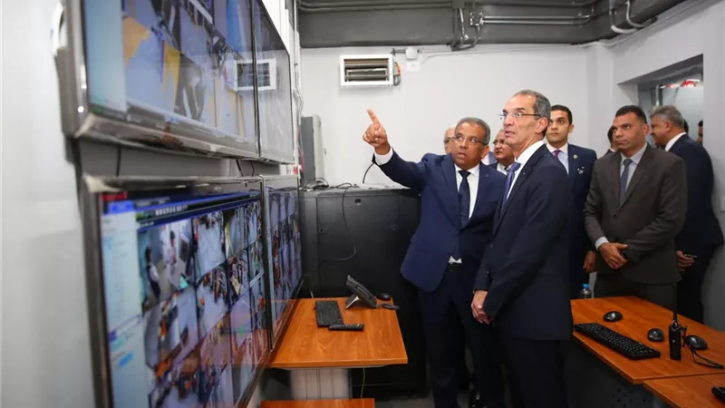 وزير الاتصالات يفتتح مركز البريد المصري للتبادل واللوجستيات بمطار القاهرة الدولي